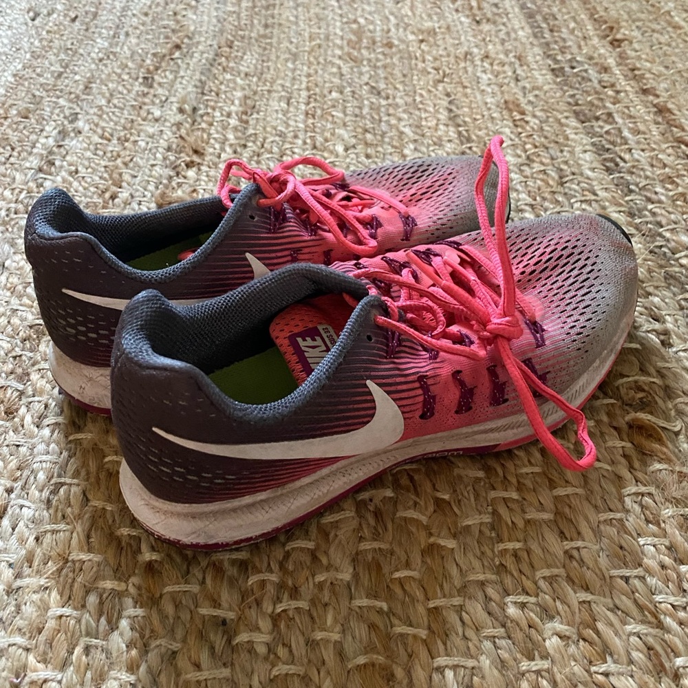 NIKE Zoom Pegasus 33